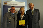 Buchvorstellung „Die Gelben Bänder“ (vlnr. Uwe Köpsel Bundeswehrverband, Kristen Gerberding, Horst-Otto Gerberding, Foto: Simone Uetz)